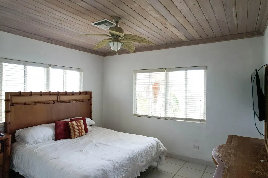 Beachfront Home & Lot Eleuthera BS