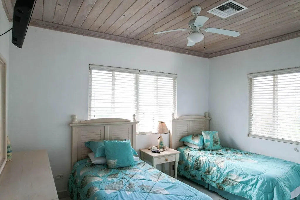 Beachfront Home & Lot Eleuthera BS