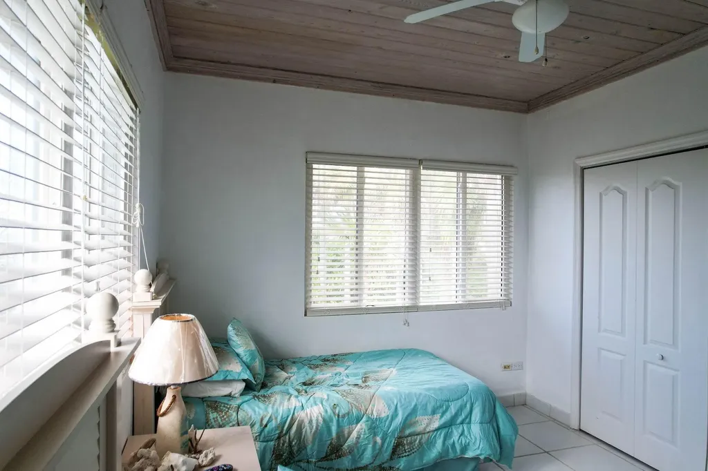 Beachfront Home & Lot Eleuthera BS