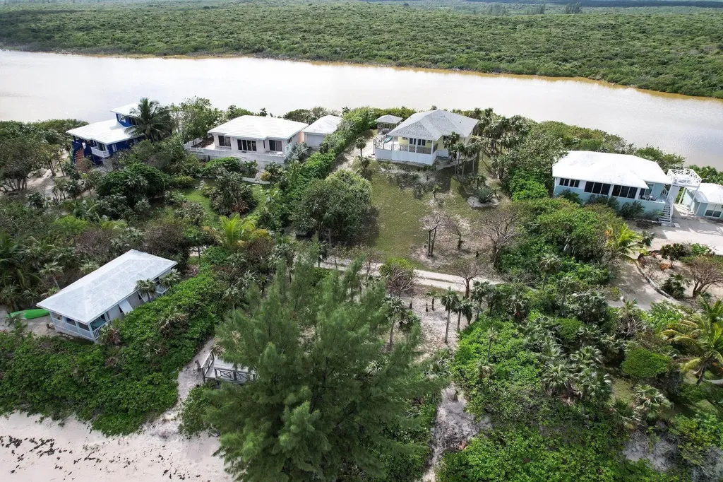 Beachfront Home & Lot Eleuthera BS