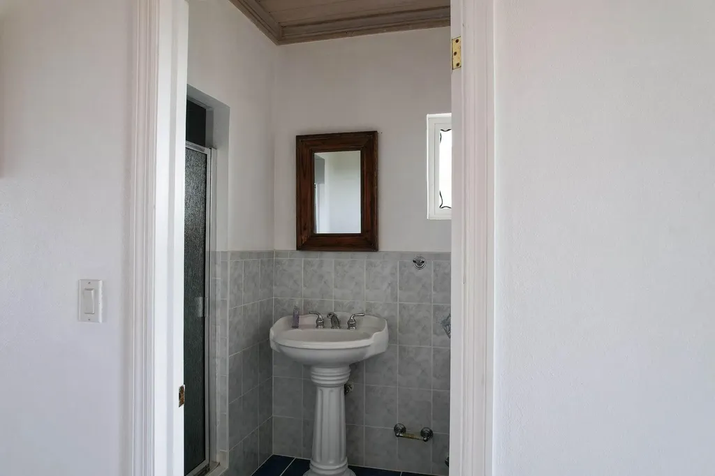 Beachfront Home & Lot Eleuthera BS