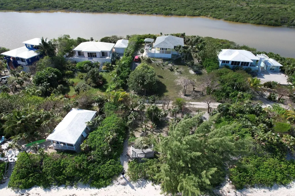 Beachfront Home & Lot Eleuthera BS