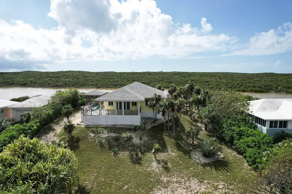 Beachfront Home & Lot Eleuthera BS
