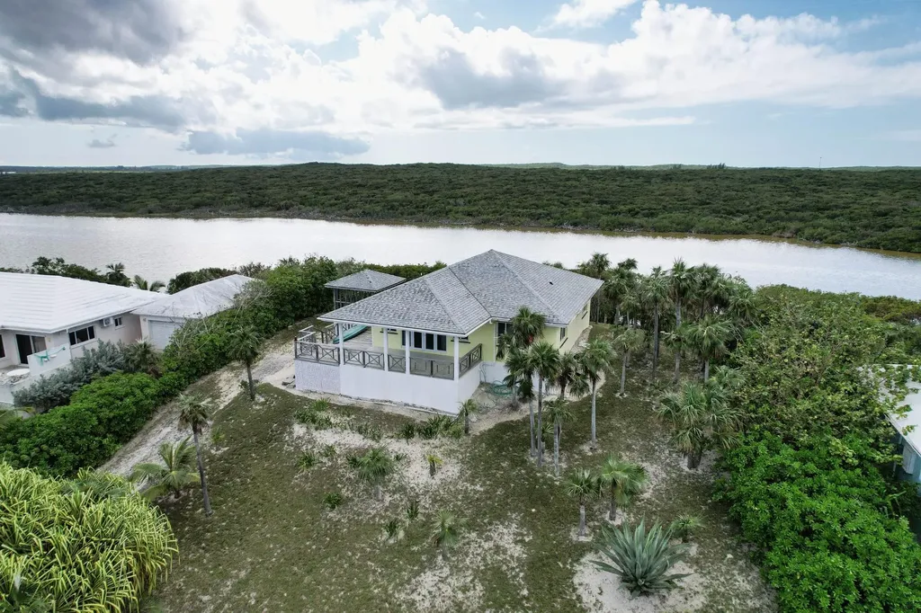Beachfront Home & Lot Eleuthera BS