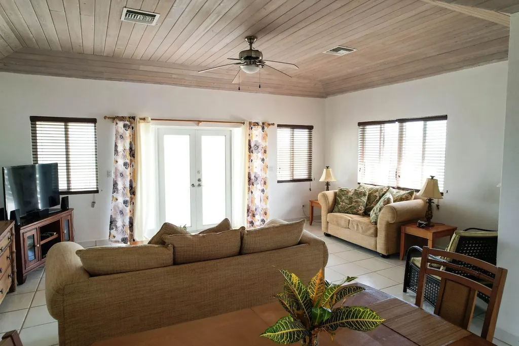 Beachfront Home & Lot Eleuthera BS