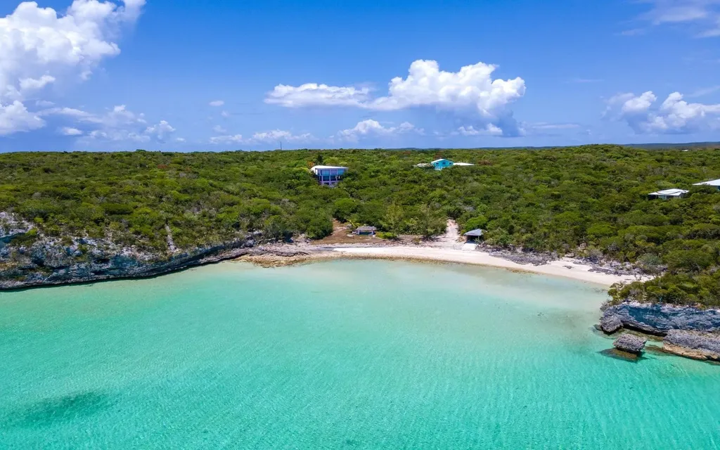 Estate In Bain's Bluff Long Island BS