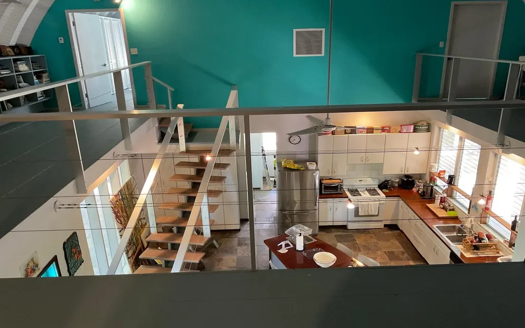 Estate In Bain's Bluff Long Island BS