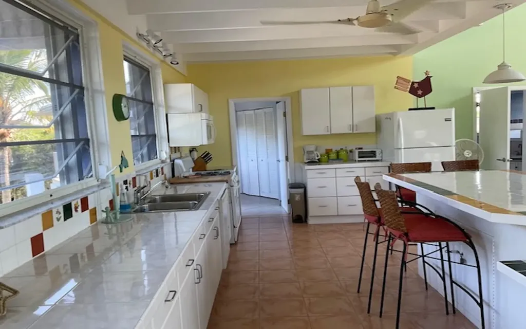 Estate In Bain's Bluff Long Island BS