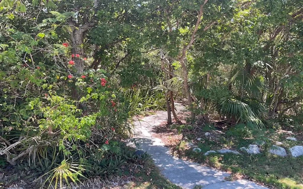 Estate In Bain's Bluff Long Island BS