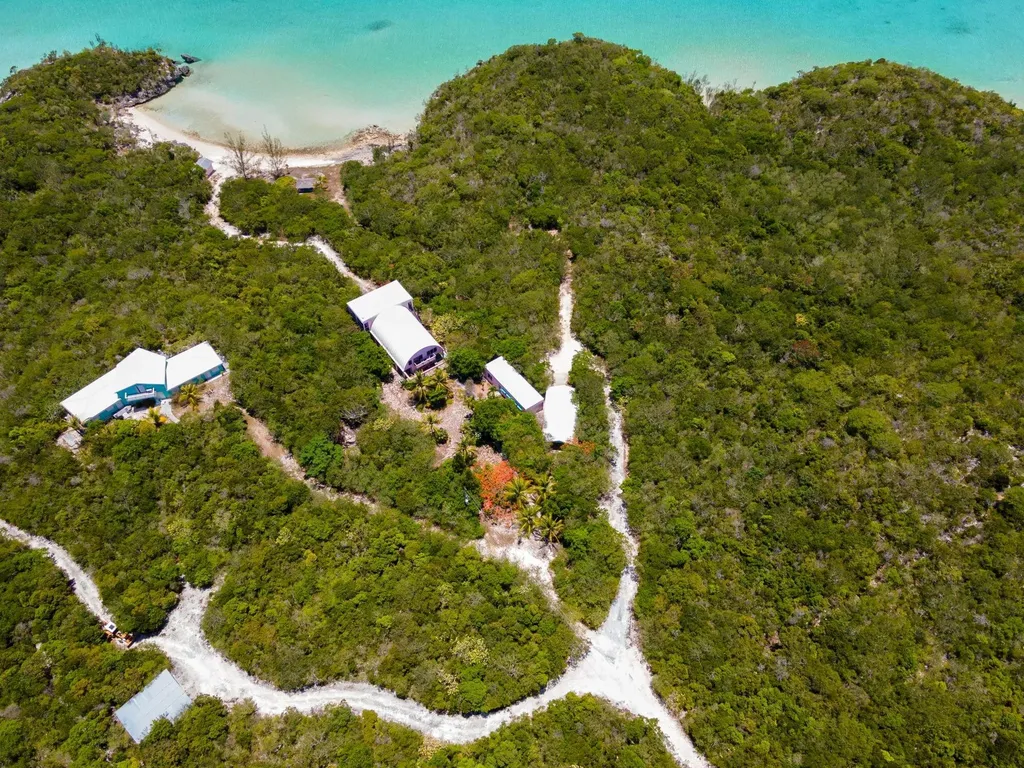 Estate In Bain's Bluff Long Island BS