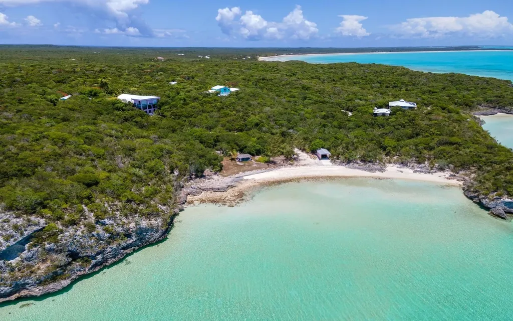 Estate In Bain's Bluff Long Island BS