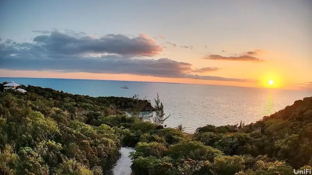 Estate In Bain's Bluff Long Island BS