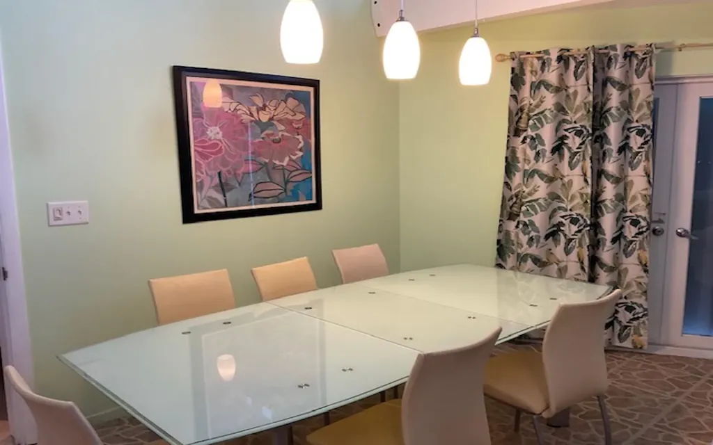 Estate In Bain's Bluff Long Island BS