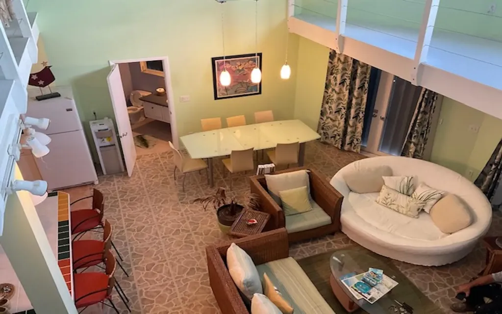 Estate In Bain's Bluff Long Island BS