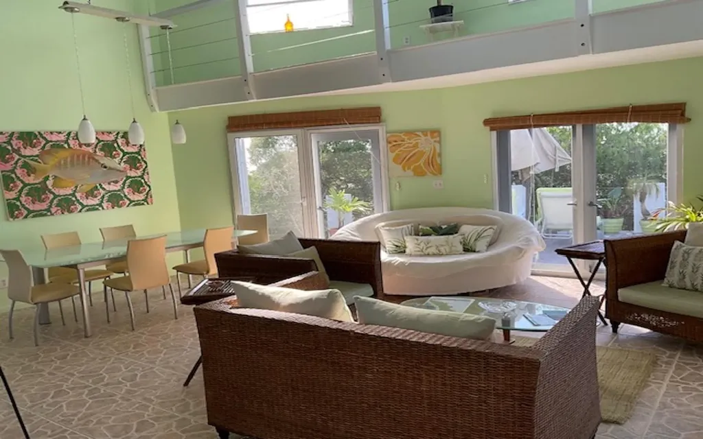 Estate In Bain's Bluff Long Island BS