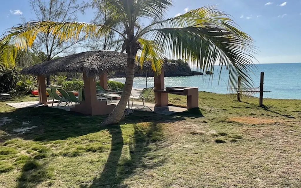 Estate In Bain's Bluff Long Island BS