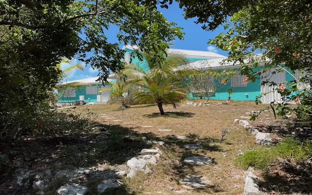 Estate In Bain's Bluff Long Island BS