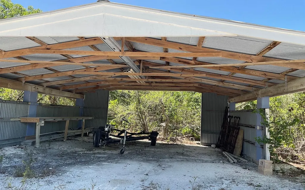 Estate In Bain's Bluff Long Island BS