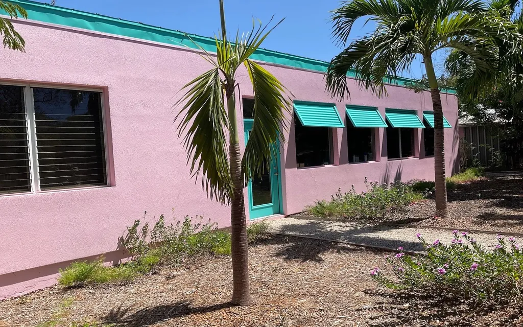 Estate In Bain's Bluff Long Island BS