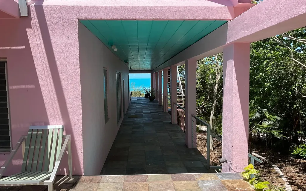 Estate In Bain's Bluff Long Island BS