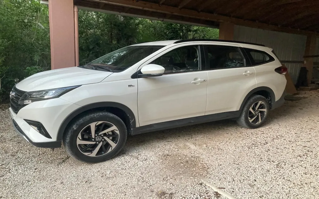 Estate In Bain's Bluff Long Island BS