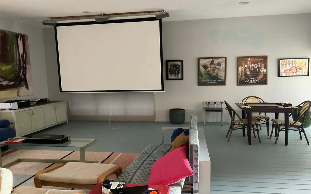 Estate In Bain's Bluff Long Island BS