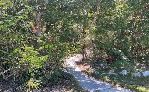 Estate In Bain's Bluff Long Island BS