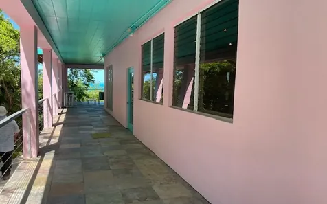 Estate In Bain's Bluff Long Island BS