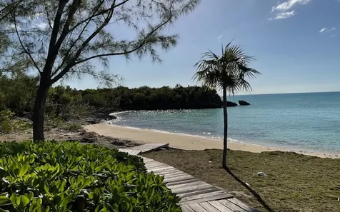 Estate In Bain's Bluff Long Island BS