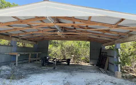 Estate In Bain's Bluff Long Island BS