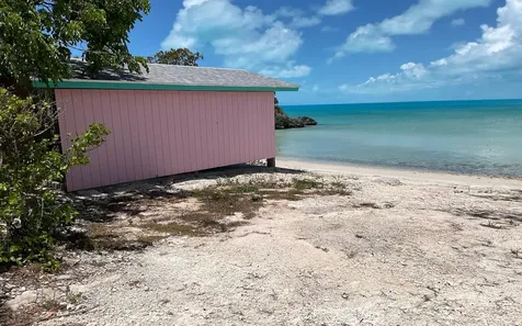 Estate In Bain's Bluff Long Island BS