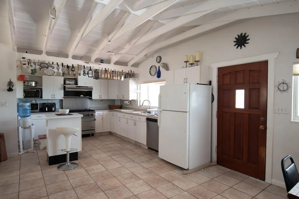 Sunny Days Eleuthera BS