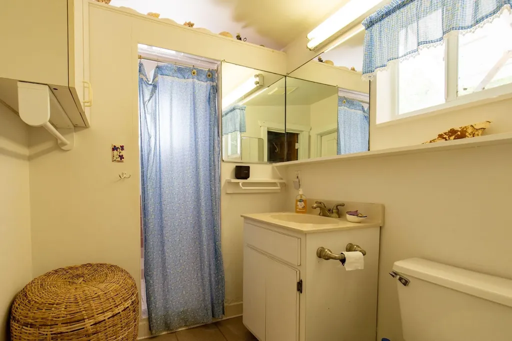 Sunny Days Eleuthera BS