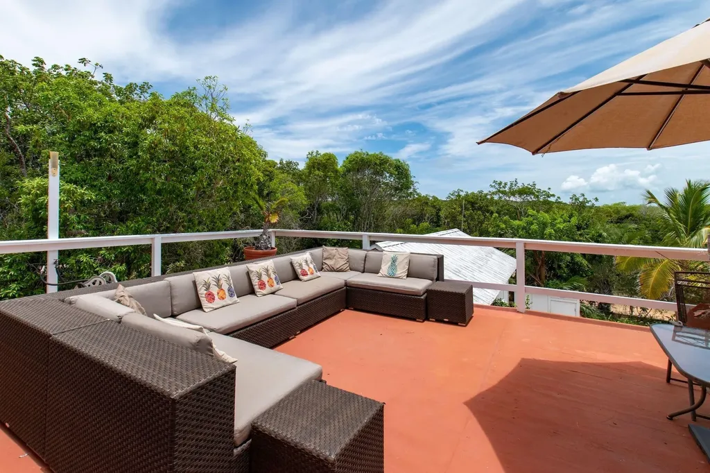 Sunny Days Eleuthera BS