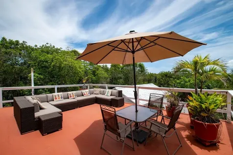 Sunny Days Eleuthera BS