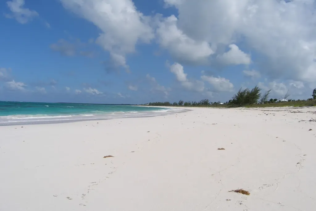 Plage Rose Beachfront Lot Eleuthera BS