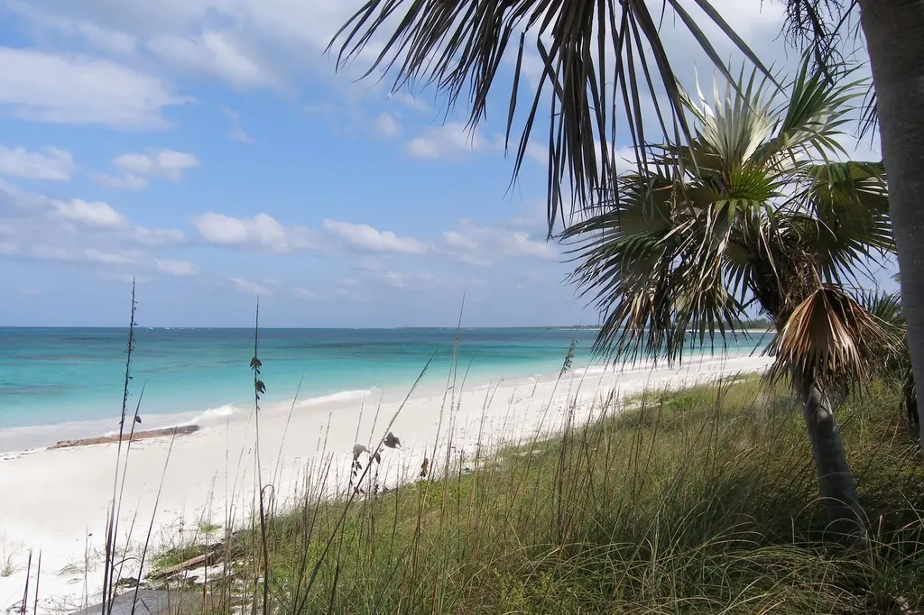 Plage Rose Beachfront Lot Eleuthera BS