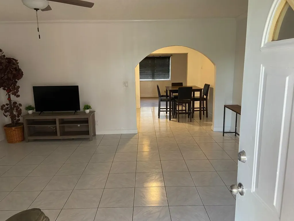 Churchill 2 Grand Bahama Freeport BS