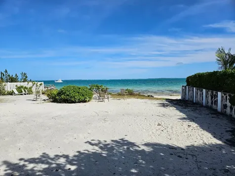Sunrise Bay 37 Abaco BS