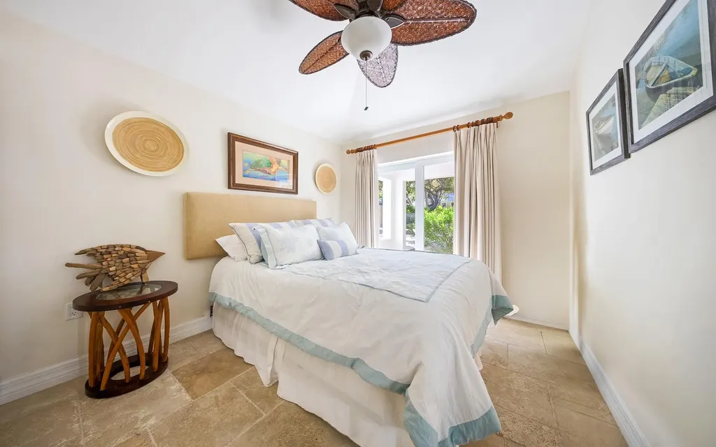 Twin Beaches, Cat Cay Cat Cay BS