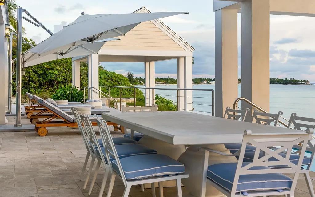 Twin Beaches, Cat Cay Cat Cay BS