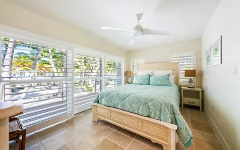 Twin Beaches, Cat Cay Cat Cay BS