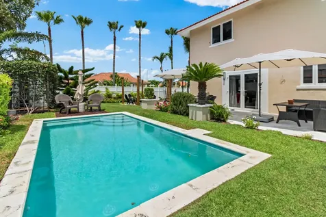 Amber Close East New Providence Paradise Island BS