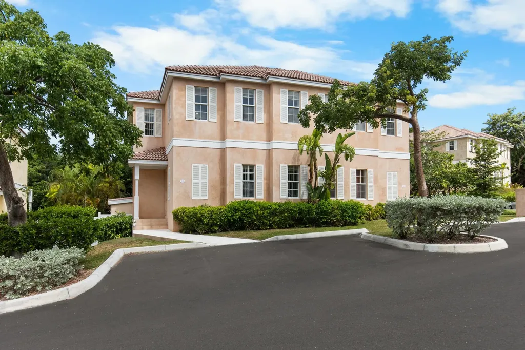 Gr-119 | The Balmoral New Providence Paradise Island BS