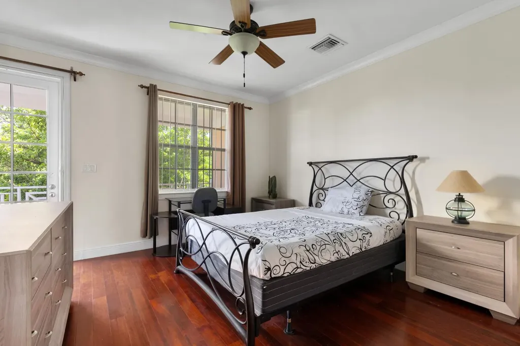 Gr-119 | The Balmoral New Providence Paradise Island BS