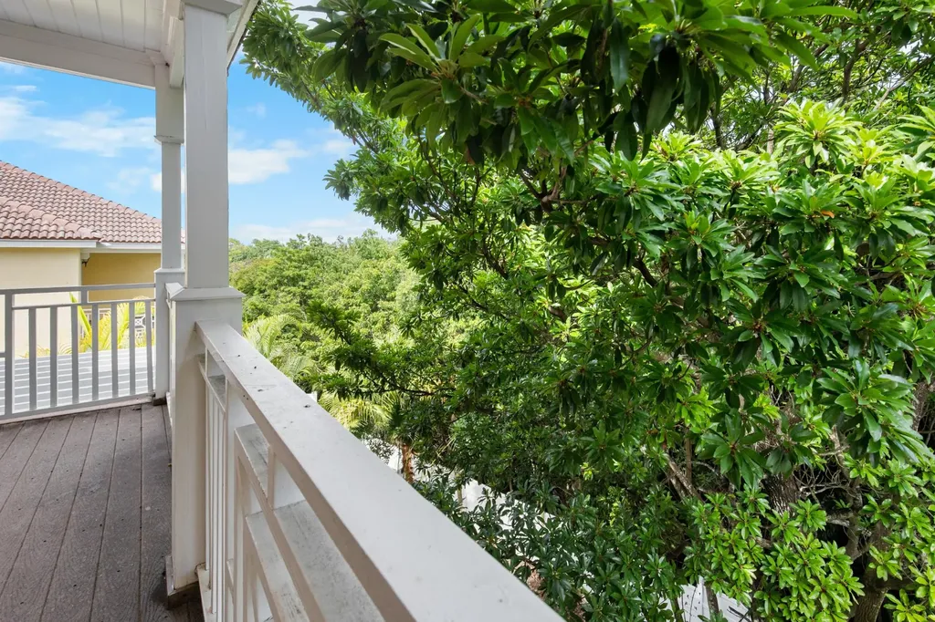 Gr-119 | The Balmoral New Providence Paradise Island BS