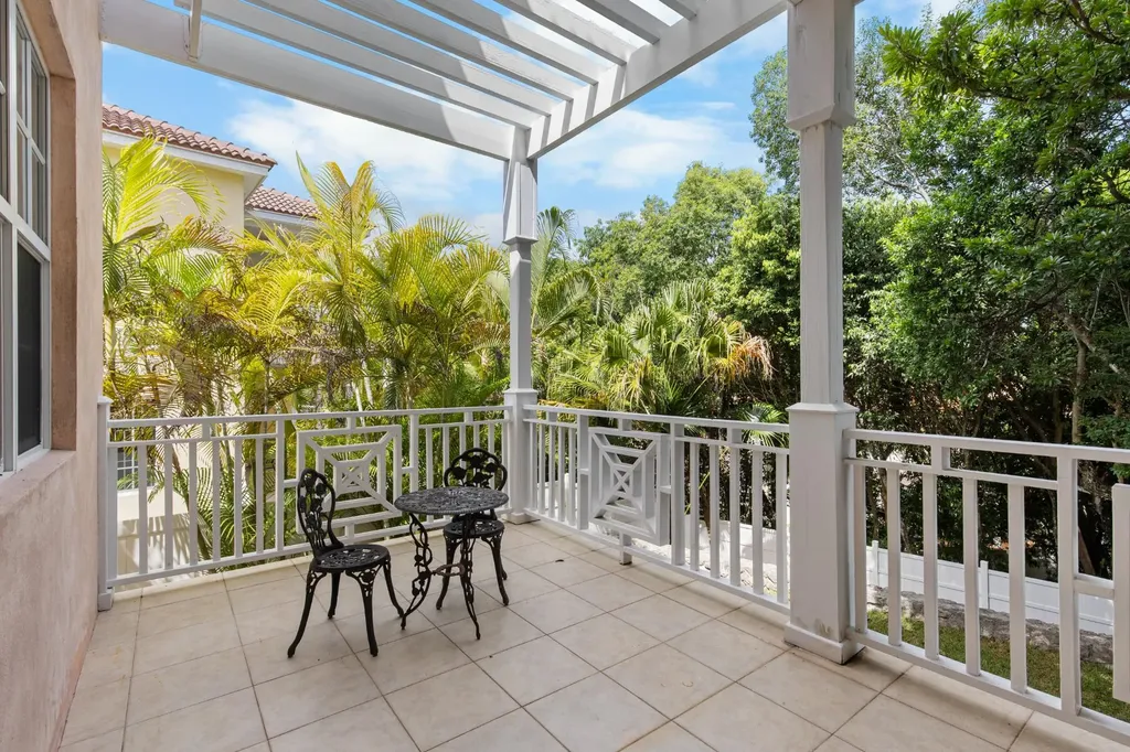 Gr-119 | The Balmoral New Providence Paradise Island BS