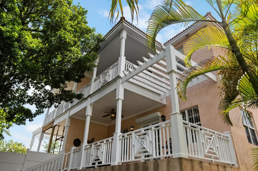 Gr-119 | The Balmoral New Providence Paradise Island BS