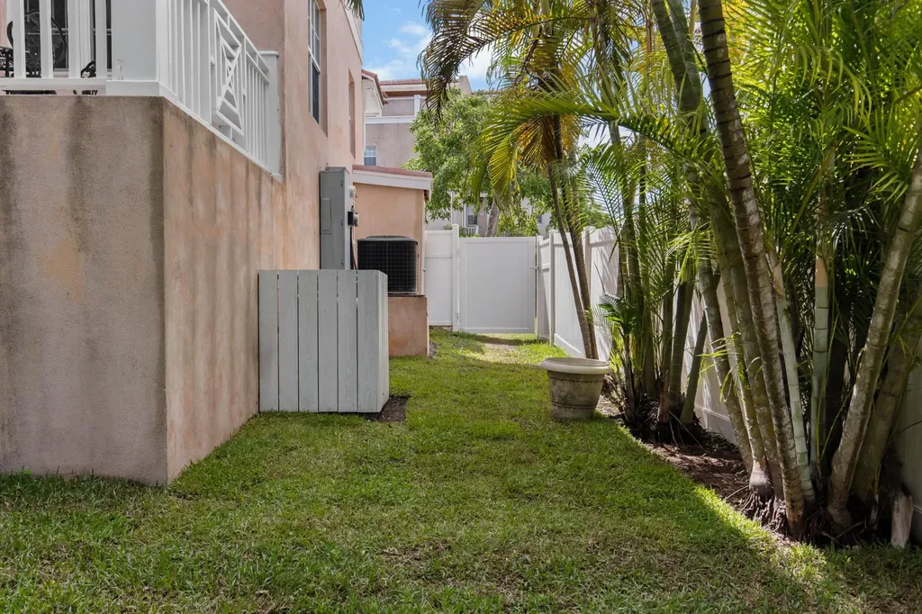 Gr-119 | The Balmoral New Providence Paradise Island BS