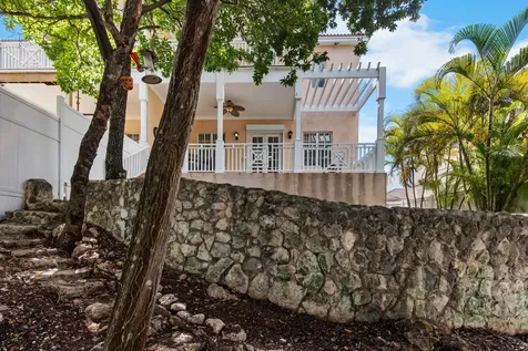 Gr-119 | The Balmoral New Providence Paradise Island BS